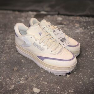 Reebok Women's Club C Tennis, Chalk/Vintage Chalk/Dusk Purple size 8 NIB
